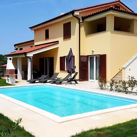 In Mit Privatem Pool Holiday home *