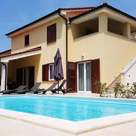 Holiday home In Mit Privatem Pool Banjole