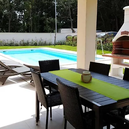 Holiday home In Mit Privatem Pool Banjole