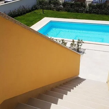 Nyaraló In Mit Privatem Pool