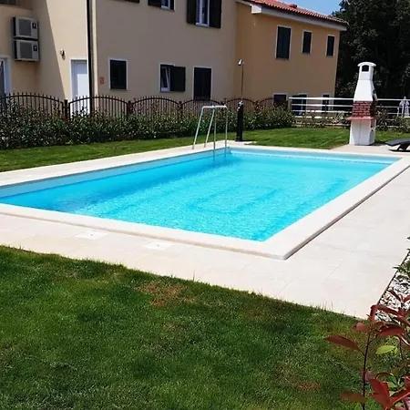 Nyaraló In Mit Privatem Pool