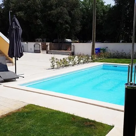 In Mit Privatem Pool Nyaraló Banjole
